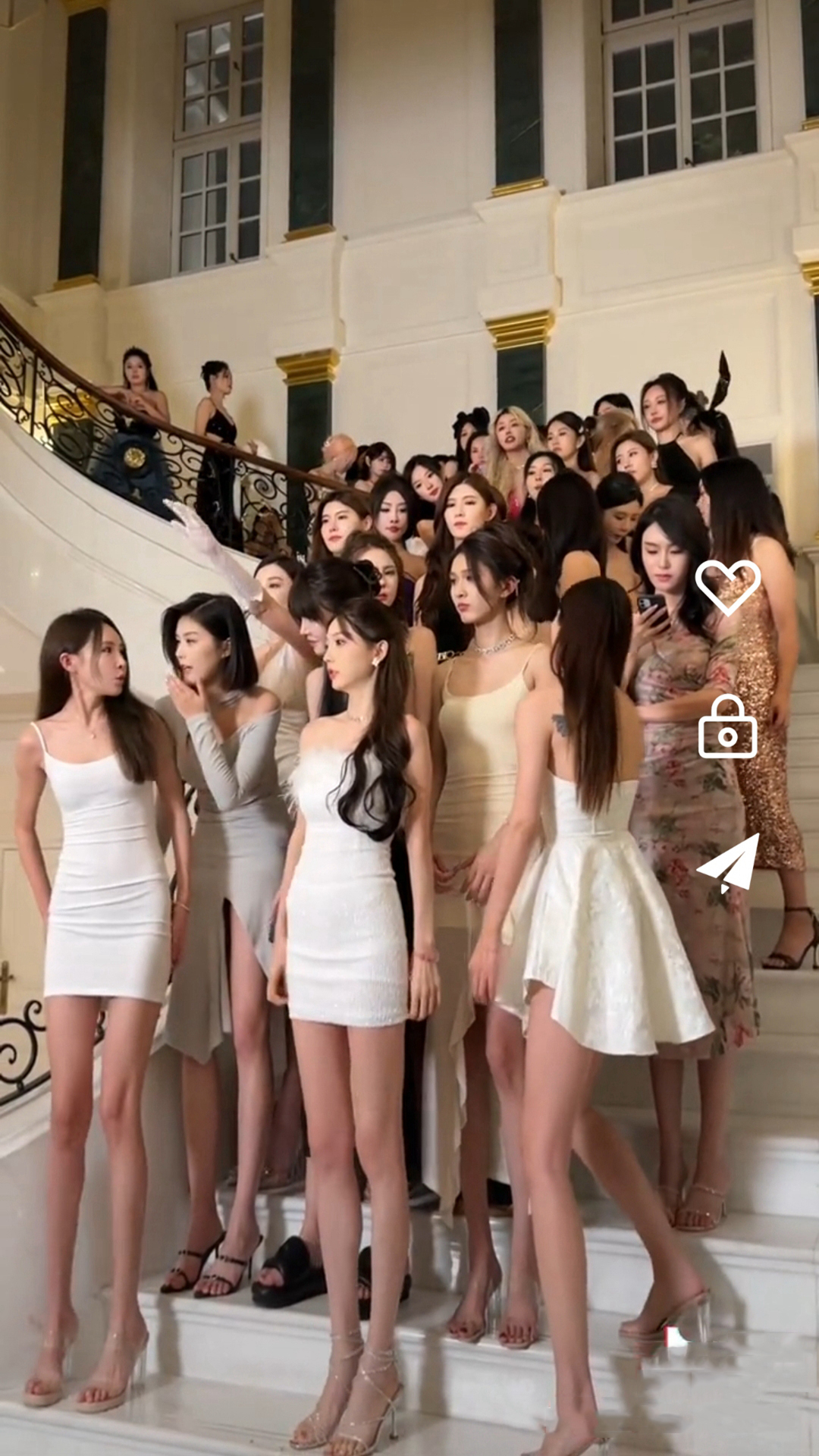 狗狗舔自己爪子表示什么截图